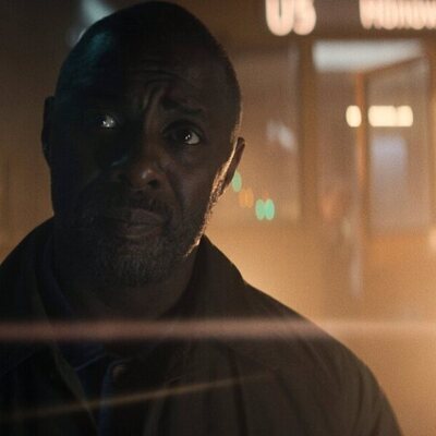 Idris Elba en 'Control' de 'Hijack'