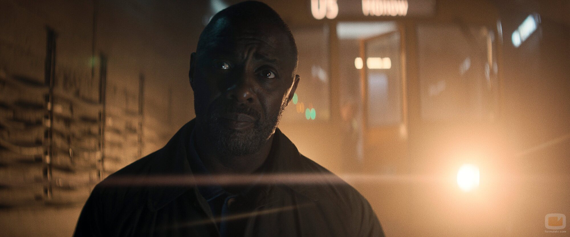 Idris Elba en 'Control' de 'Hijack'