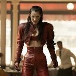 Bella Hadid en el 1x01 de 'The Beauty'