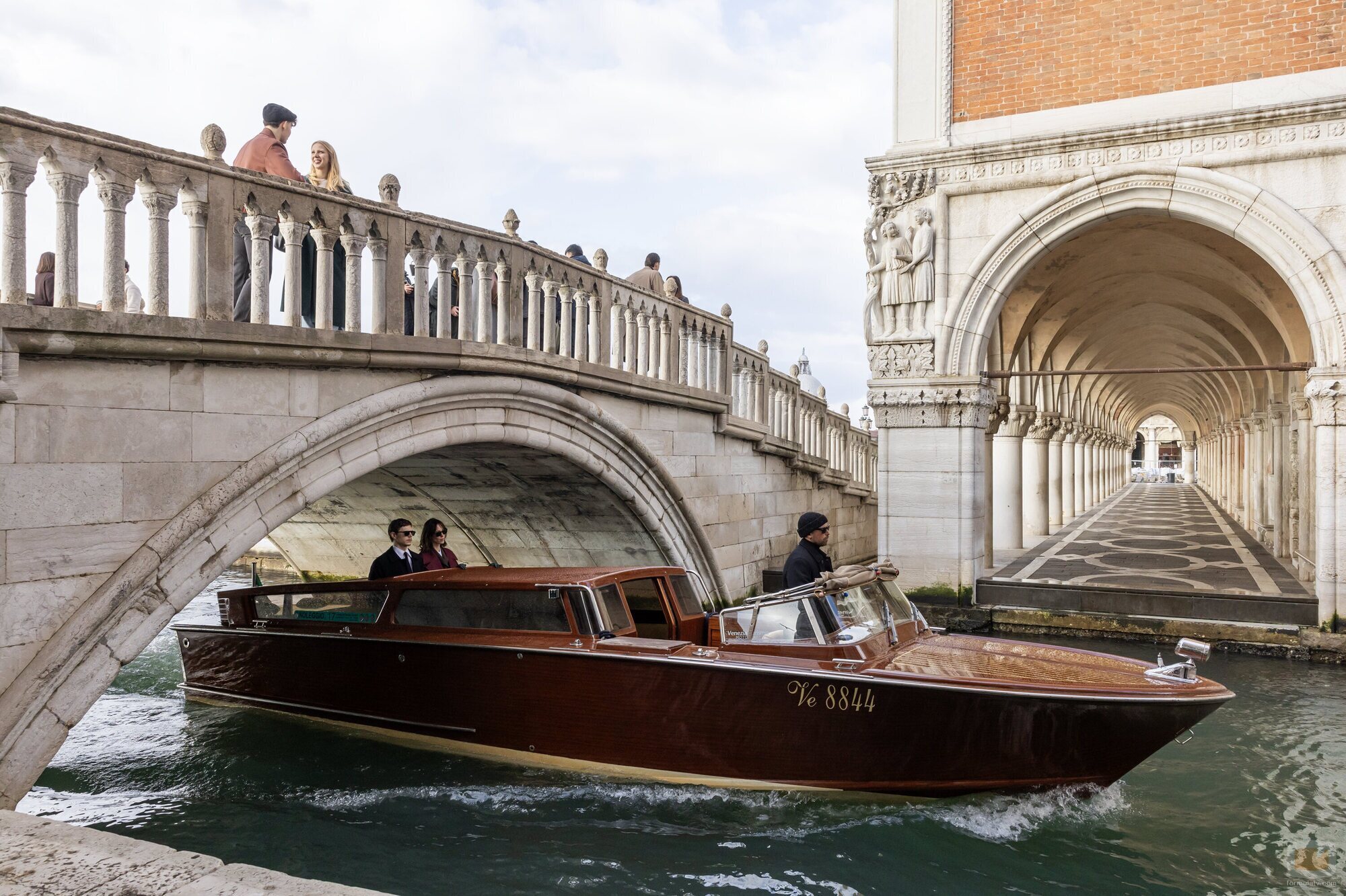 Rebecca Hall y Evan Peters en Capítulo 2 titulado 'La bella Jordan' de 'The Beauty'