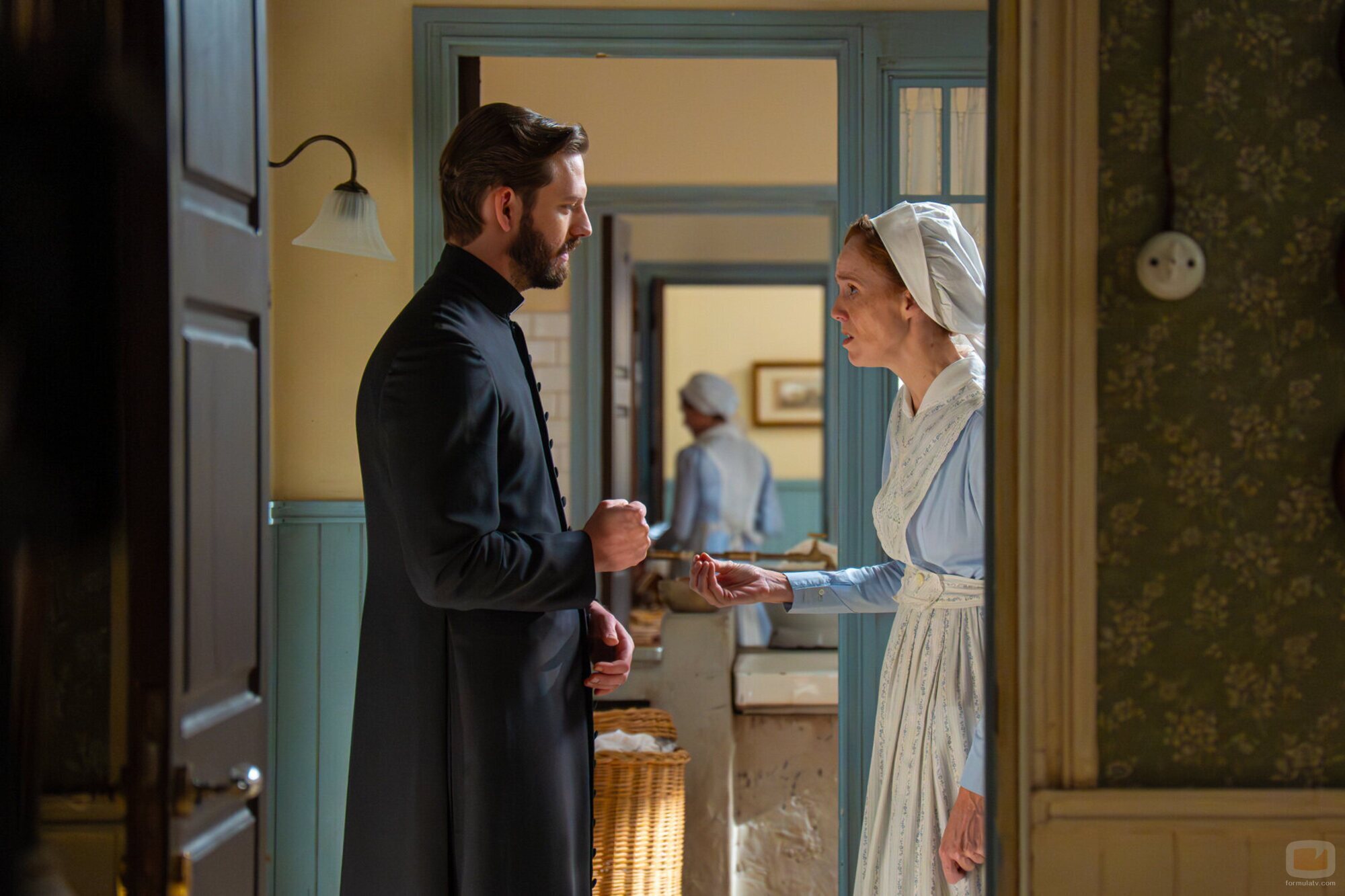 Daniel Schröder y María Castro en Capítulo 22 titulado 'Lunes 26 de enero de 2026' de 'La promesa'