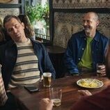 Fernando Gil y Fele Martínez en el 4x02 de 'Machos Alfa'