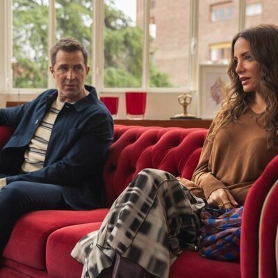 Fernando Gil y María Hervás en 4x02 'Marca España' de 'Machos Alfa'