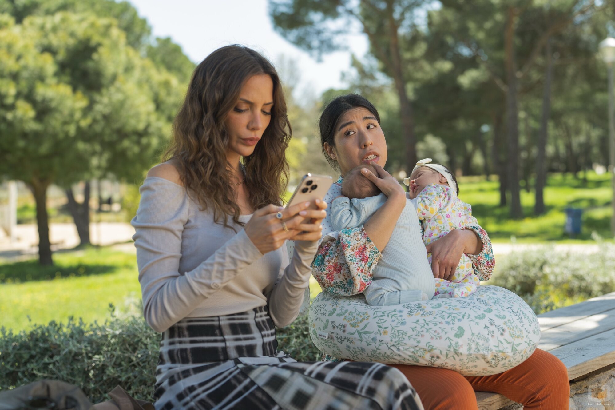 Carol Rovira y María Hervás en el 4x04 de 'Machos Alfa'