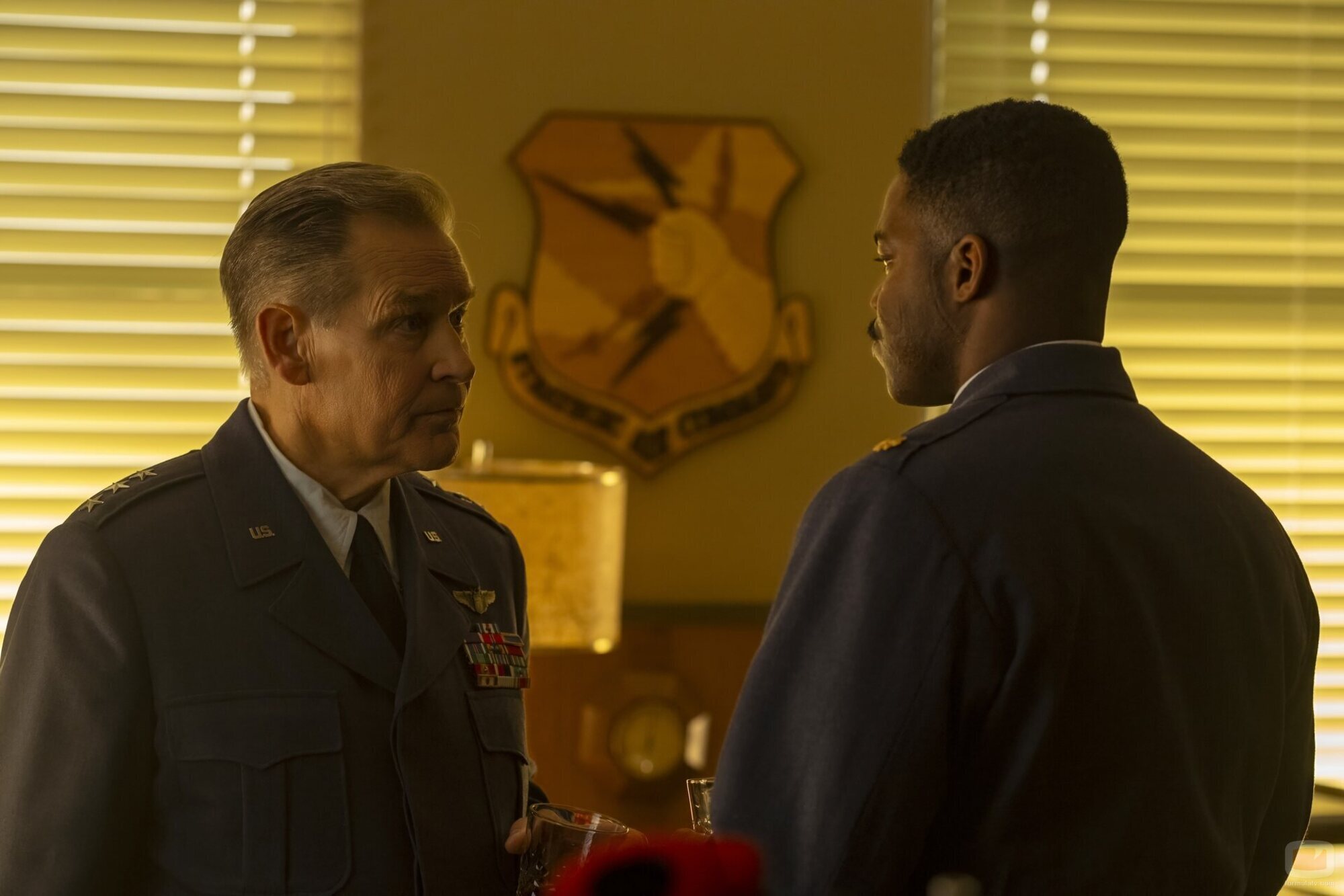 James Remar y Jovan Adepo en 1x01 'Piloto' de 'It: Bienvenidos a Derry'