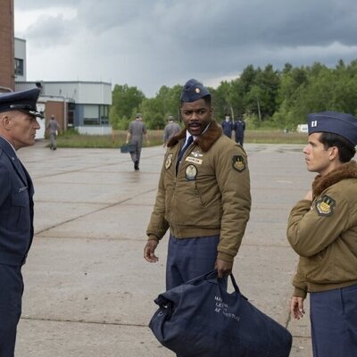 Rudy Mancuso y Jovan Adepo en Capítulo 1 titulado 'Piloto' de 'It: Bienvenidos a Derry'