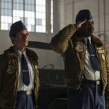 Jovan Adepo y Rudy Mancuso en el 1x01 de 'It: Bienvenidos a Derry'