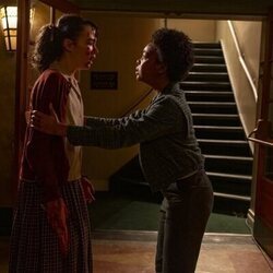 Clara Stack y Amanda Christine en la temporada 1 y el capítulo 01 de 'It: Bienvenidos a Derry'