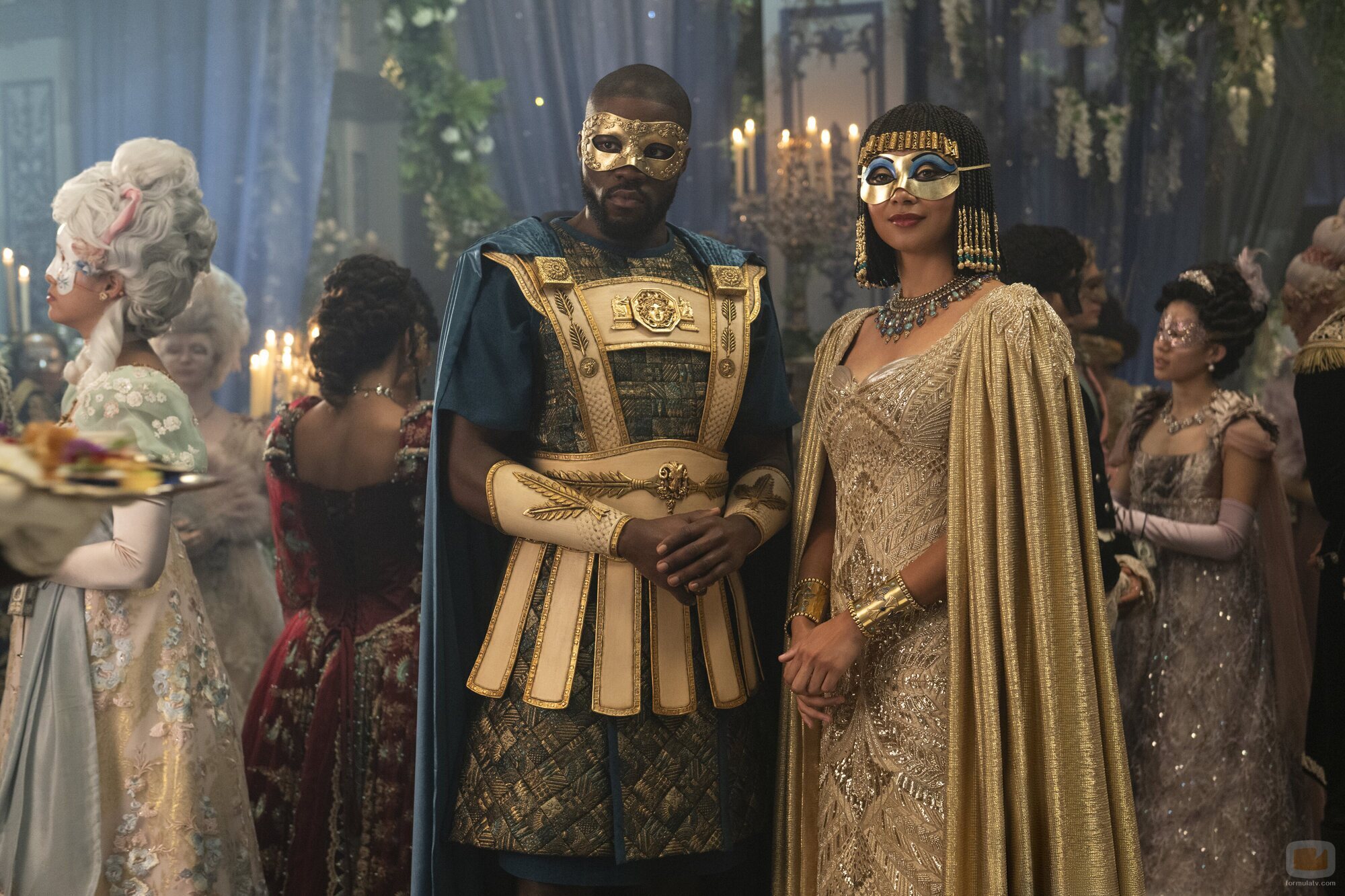 Emma Naomi y Martins Imhangbe en el 4x01 de 'Bridgerton'