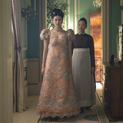 Yerin Ha y Isabella Wei en la temporada 4 y el capítulo 02 de 'Los Bridgerton'