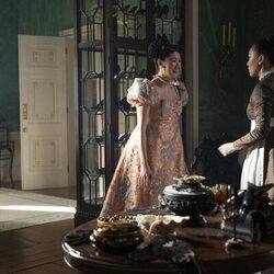 Imagen de Yerin Ha y Isabella Wei en la temporada 4 y el capítulo 02 de 'Los Bridgerton'