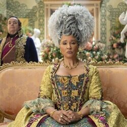 Hugh Sachs y Golda Rosheuvel en el 4x03 de 'Los Bridgerton'