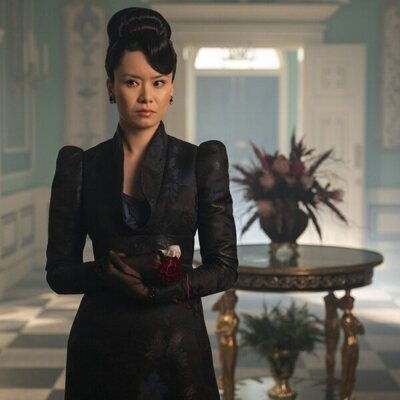 Katie Leung en el 'El campo junto al otro camino' de 'Bridgerton'