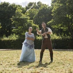 Yerin Ha y Luke Thompson en el 4x03 de 'Bridgerton'