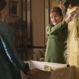 Lorraine Ashbourne y Polly Walker en el 4x03 de 'Los Bridgerton'