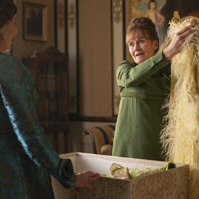 Lorraine Ashbourne y Polly Walker en el 4x03 de 'Los Bridgerton'