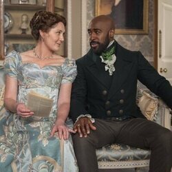 Ruth Gemmell y Daniel Francis en 4x04 'Te doy mi corazón' de 'Los Bridgerton'