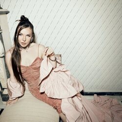 Posado de Inés Hernand, presentadora del Benidorm Fest 2026