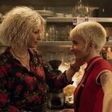 Leonor Watling y Candela Arestegui en el 1x01 de 'Salvador'