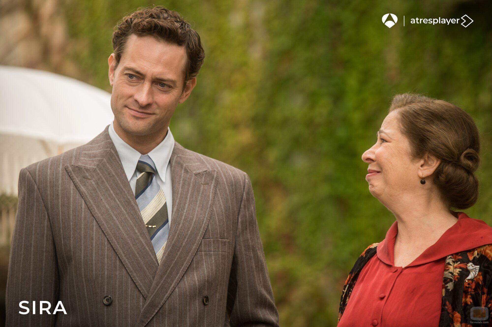 Peter Vives y Sharon Mann en 'Sira'