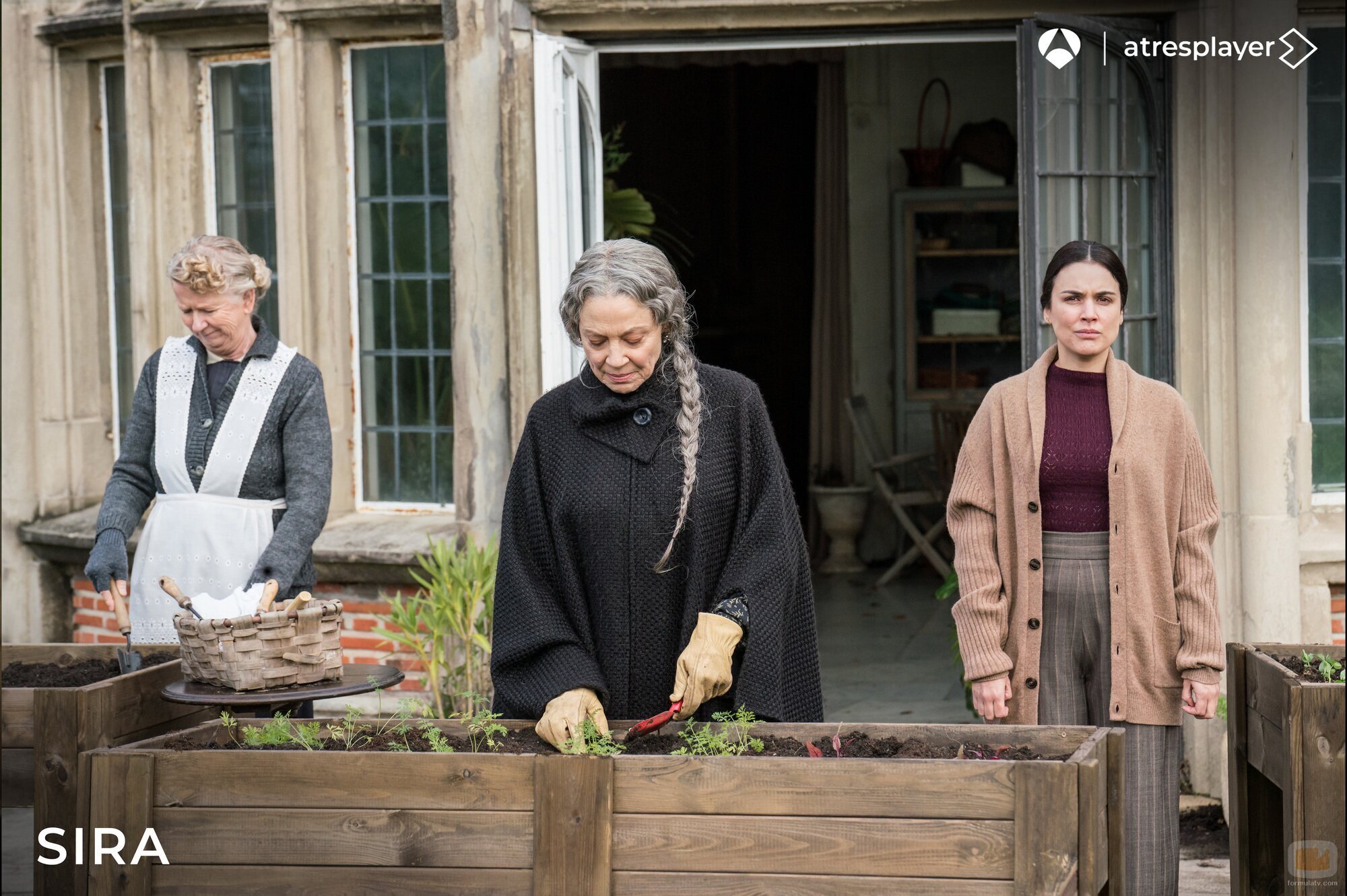 Sue Flack, Kathleen Gati y Adriana Ugarte en 'Sira'