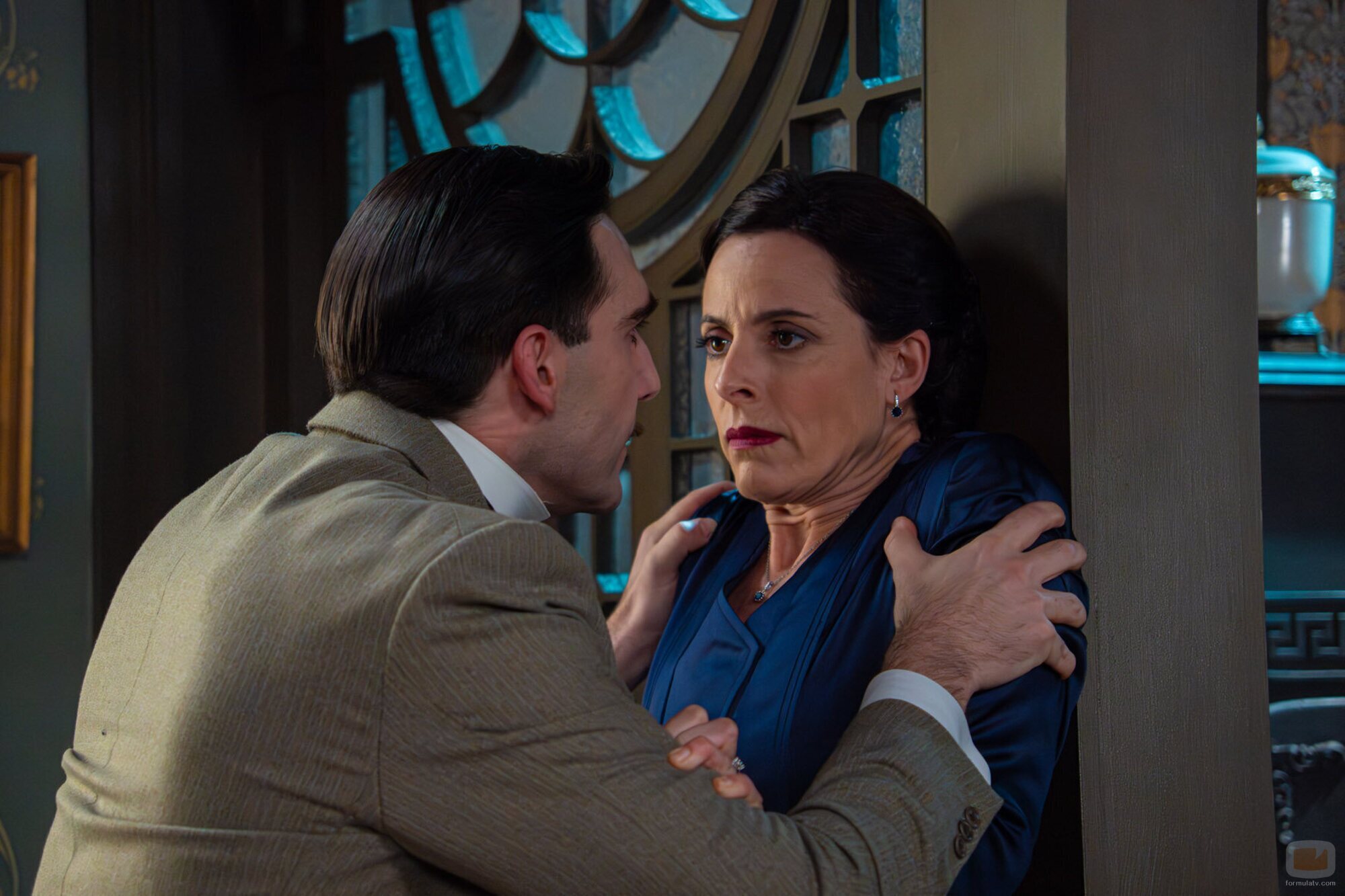 Guillermo Serrano y Cristina Fernández Pintado en Capítulo 31 titulado 'Lunes 9 de febrero de 2026' de 'La promesa'