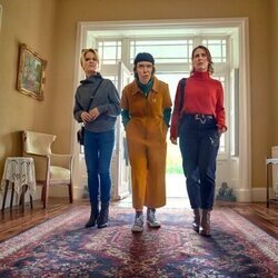 1x01 titulado 'El velatorio' de 'Cómo llegar al cielo desde Belfast'