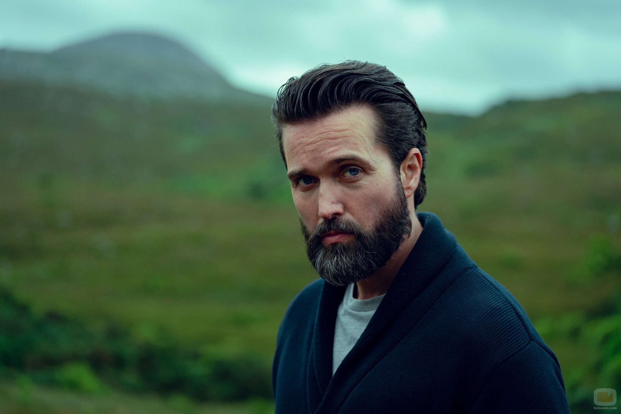Emmett J. Scanlan en 1x02 'El secreto' de 'Cómo llegar al cielo desde Belfast'