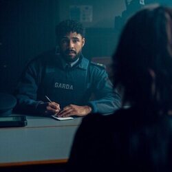 Darragh Hand en el 1x02 de 'Cómo llegar al cielo desde Belfast'