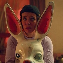 Caoilfhionn Dunne en la temporada 1 y el capítulo 03 de 'Cómo llegar al cielo desde Belfast'