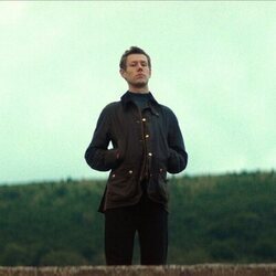 Josh Finan en la temporada 1 y el capítulo 03 de 'Cómo llegar al cielo desde Belfast'