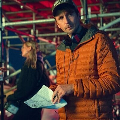 Tom Basden en el 1x05 de 'Cómo llegar al cielo desde Belfast'