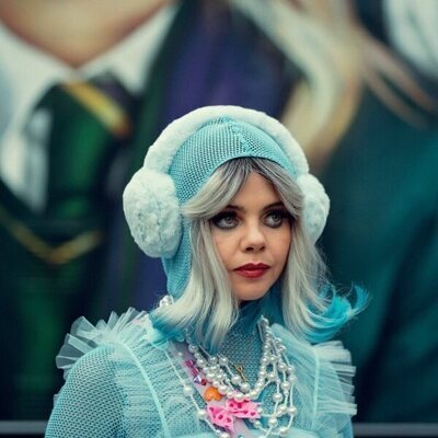 Saoirse-Monica Jackson en 1x08 titulado 'Anagnórisis' de 'Cómo llegar al cielo desde Belfast'