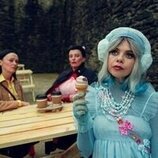 Saoirse-Monica Jackson y Bronagh Gallagher en el 1x08 de 'How to Get to Heaven from Belfast'