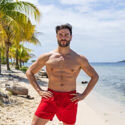 Posado en bañador de Gerard Arias, concursante de 'Supervivientes 2026'
