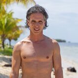 Posado en bañador de Toni Elías, concursante de 'Supervivientes 2026'