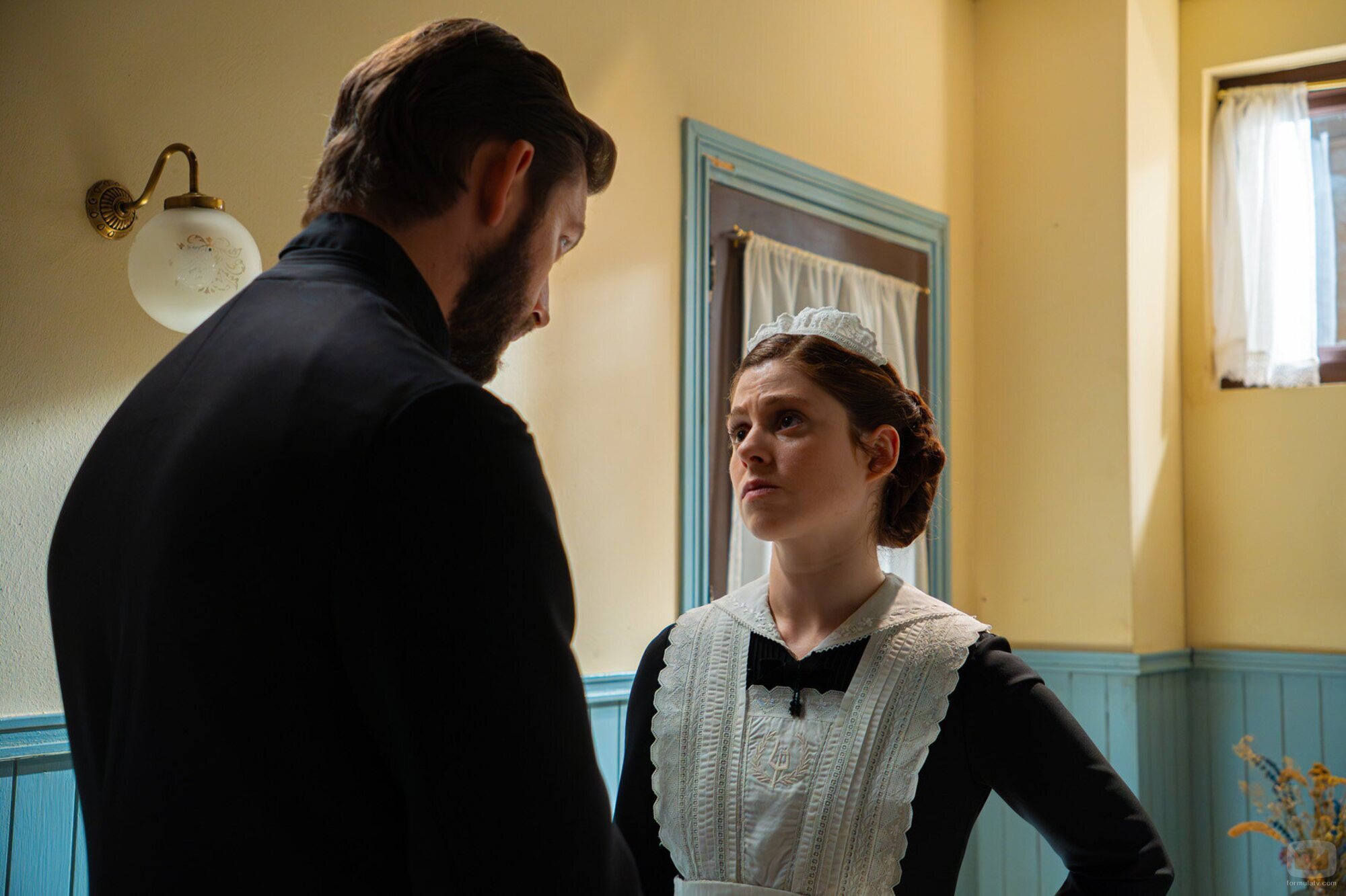 Sara Molina y Daniel Schröder en el 5x45 de 'La promesa'