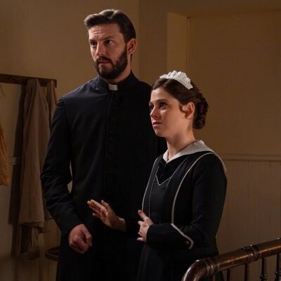 Sara Molina y Daniel Schröder en 5x51 'Miércoles 11 de marzo de 2026' de 'La promesa'