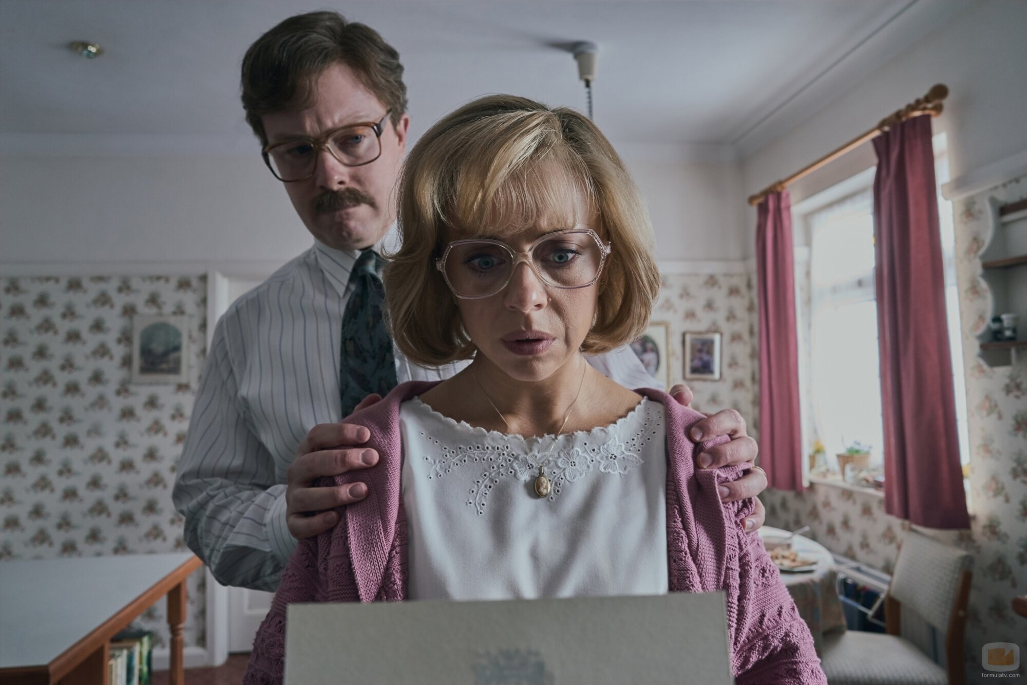 Daniel Rigby y Bel Powley en 'Harry Potter y la piedra filosofal'