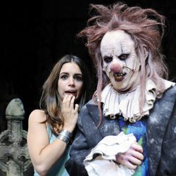 Elena Furiase aterrorizada en "El circo de los horrores"