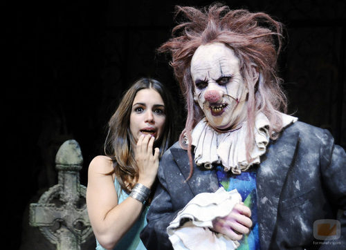 Elena Furiase aterrorizada en "El circo de los horrores"