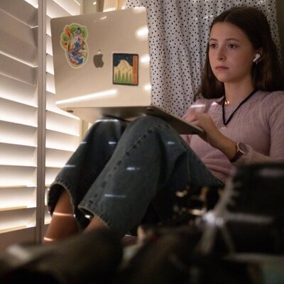 Keeley Karsten en el 1x02 de 'Malcolm: De mal en peor'