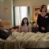 Abby Quinn y Laurie Metcalf en la temporada 1 y el capítulo 01 de 'Errores épicos'