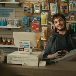 Boran Kuzum en 1x01 'Compradle un collar a la abuela' de 'Errores épicos'