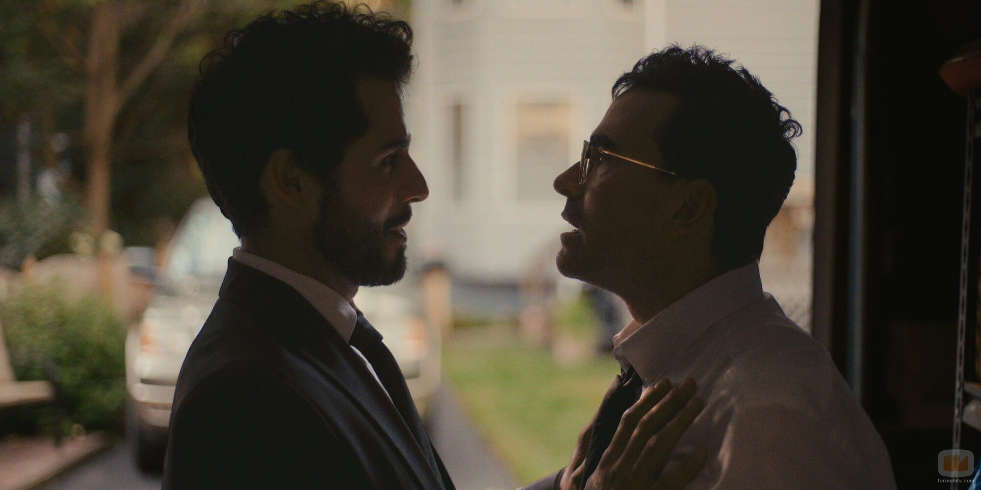 Jacob Gutierrez y Dan Levy en 'Haré LO QUE SEA para sobrevivir' de 'Errores épicos'