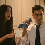 Dan Levy y Taylor Ortega en 1x02 titulado 'Haré LO QUE SEA para sobrevivir' de 'Errores épicos'