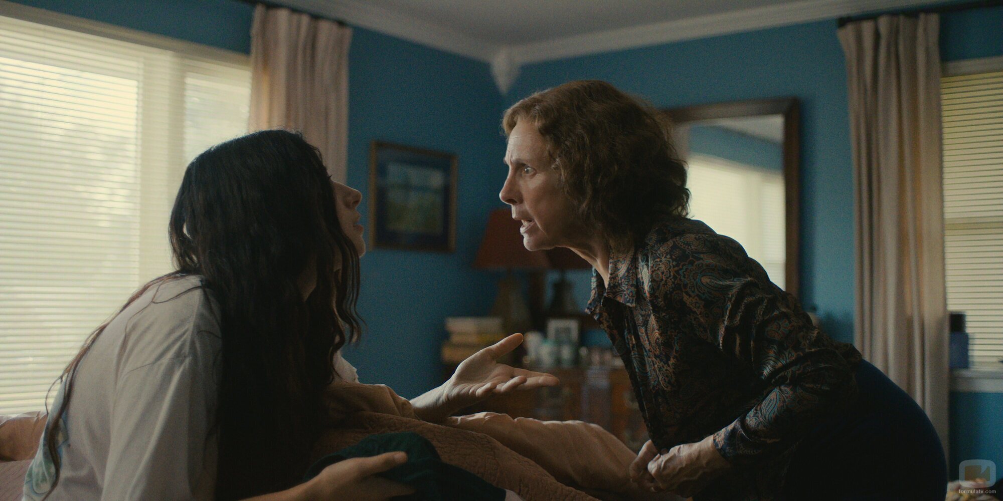 Laurie Metcalf y Taylor Ortega en 1x03 titulado 'Enséñame la pasta' de 'Errores épicos'