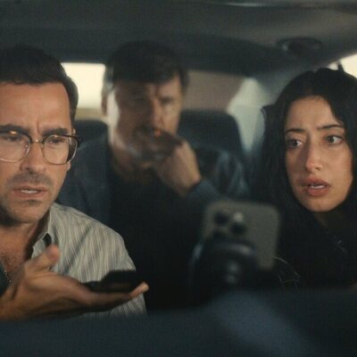 Taylor Ortega y Dan Levy en 'La debilidad siempre sale a la luz' de 'Big Mistakes'