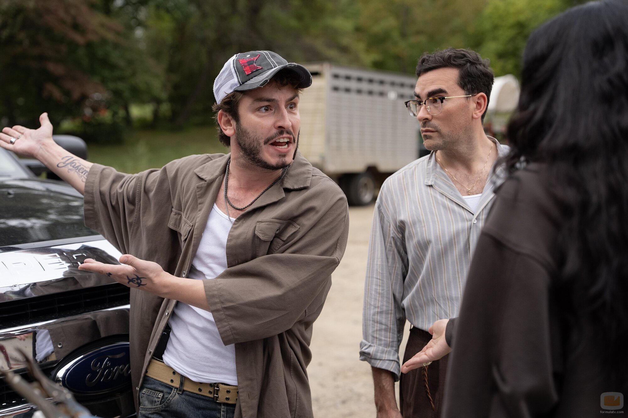 Dan Levy y Boran Kuzum en 'Santiago 4, 17' de 'Big Mistakes'