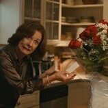 Laurie Metcalf en 1x05 titulado 'Santiago 4, 17' de 'Errores épicos'